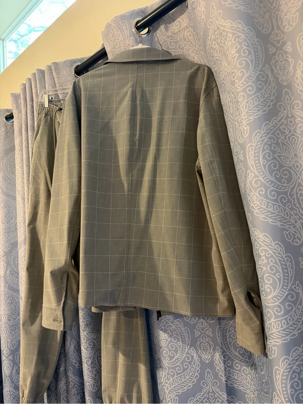 Two-Piece Plaid Jacket and Jogger Suit Set - Grey